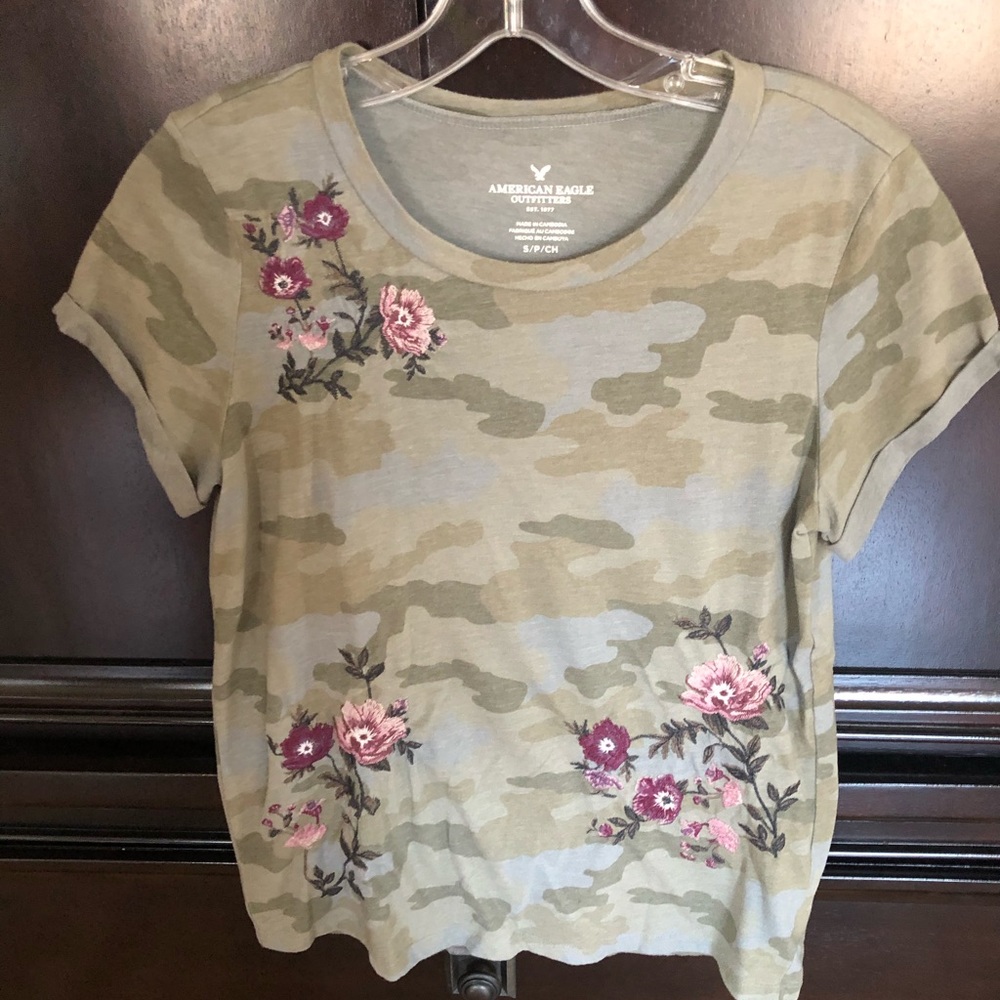 Small American Eagle camo embroidered tee